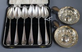 A set of six silver grapefruit spoons, cased and a pair of plated wine tasters