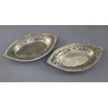 A pair of Edwardian silver navette shaped bon bon dishes, Birmingham 1904, 18cm, 5.5 oz.