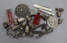 Assorted collectables including white metal brooches, silver thimbles and silver mounted scent