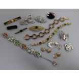 Assorted jewellery including costume and silver.