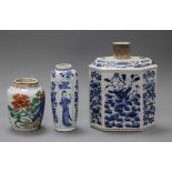 A Chinese wucai jar and two blue and white vessels, 17th / 18th century tallest 18.5cm