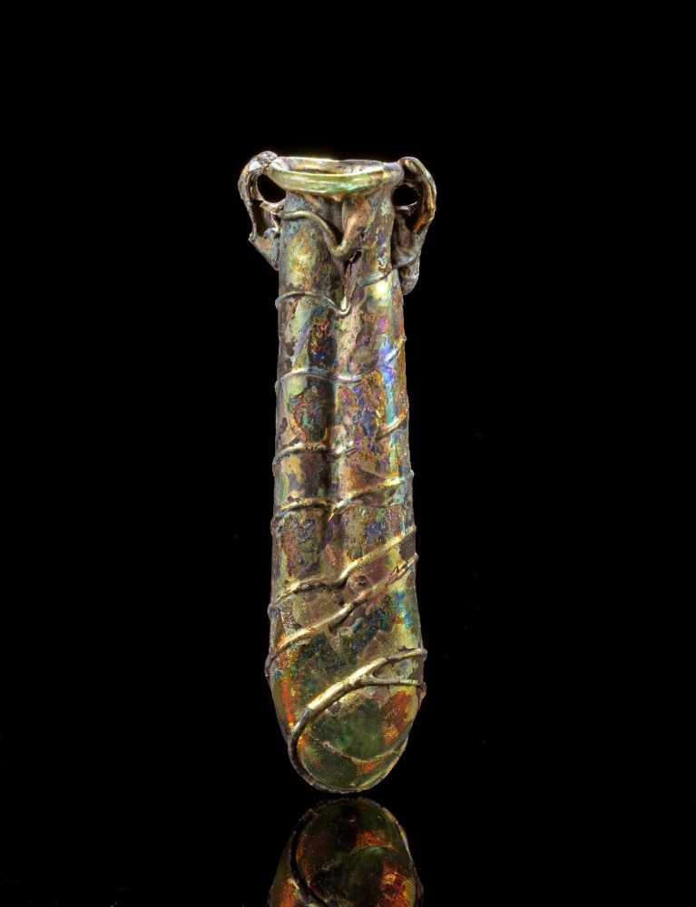 Kohelröhre 4. - 5. Jh. n. Chr. H 11,9cm. Aus grünlichem Klarglas. Körper aus zwei Röhren wird von