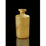 Flasche. Flasche. Östlicher Mittelmeerraum, 1. - 2. Jh. n. Chr. H 10,9cm. Aus grün-gelbem Glas mit