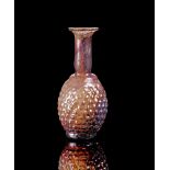 Traubenflasche. Traubenflasche. Östlicher Mittelmeeraum, 2. - 3. Jh. n. Chr. H 13,7cm. Bauchiges