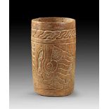 Großer zylindrischer Becher. Großer zylindrischer Becher. Maya, Spätklassik, 550 - 950 n. Chr. H