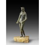 Aphrodite. Aphrodite. Röm. Kaiserzeit, 1. - 3. Jh. n. Chr. H 14,7cm. Bronzevollguss. Stehende,