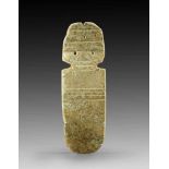 Jade-Anhänger. Jade-Anhänger. Guanacaste, 600 - 900 n. Chr. H 9cm. Beigefarbener Jadeit, leicht