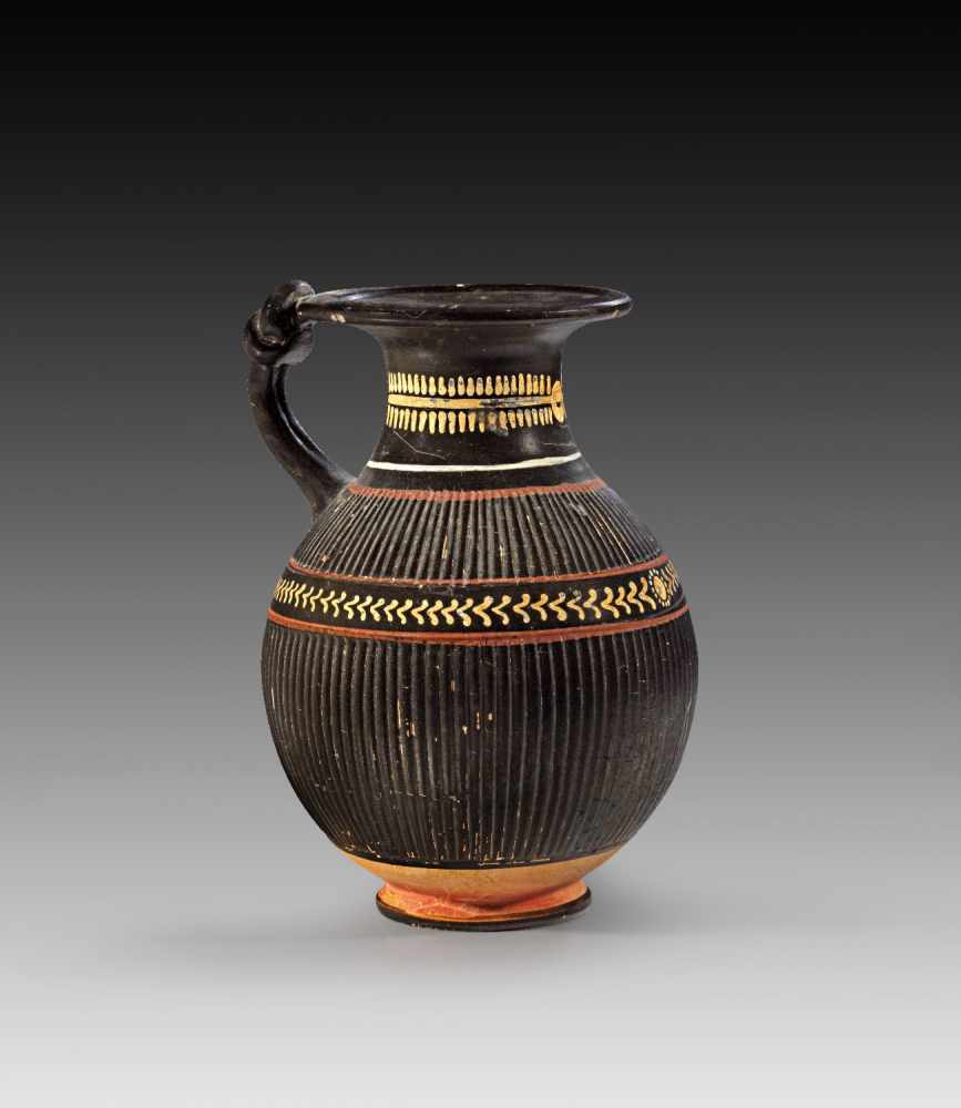 Apulische Olpe der Gnathia-Ware. Apulische Olpe der Gnathia-Ware. Spätes 4. Jh. v. Chr. H 18,4cm,