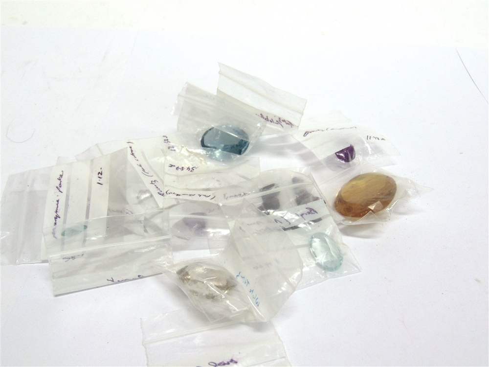 A QUANTITY OF LOOSE GEMSTONES including garnets; opal; amethyst and pastes