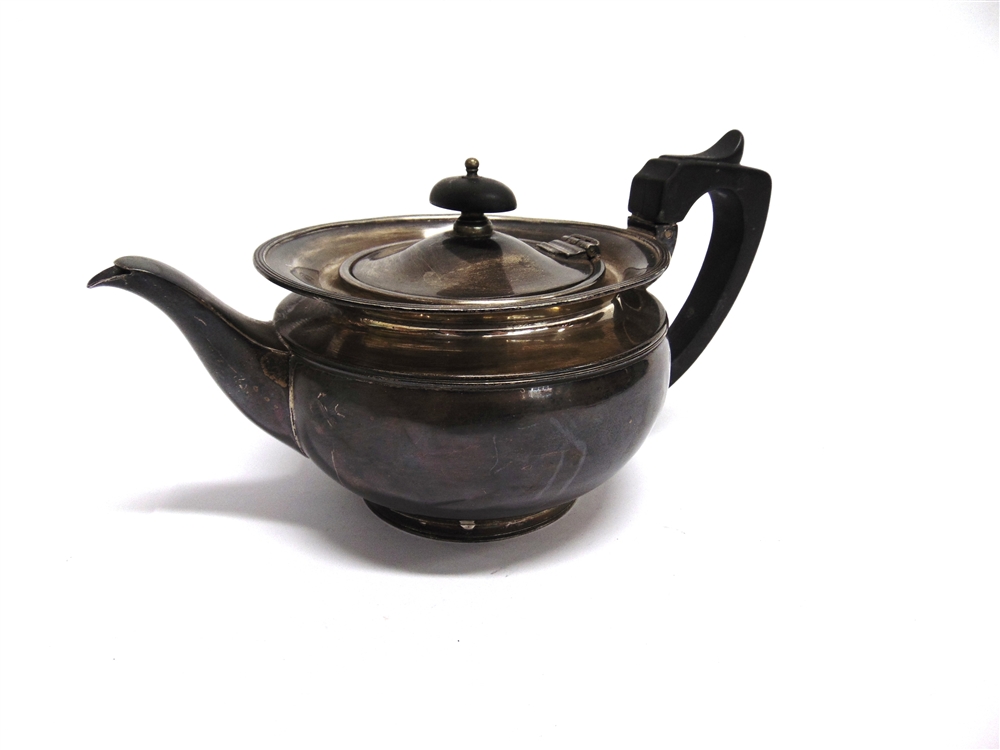 A SILVER TEAPOT by Elkington & Co, Birmingham 1919, in the Georgian style with a cape rim,