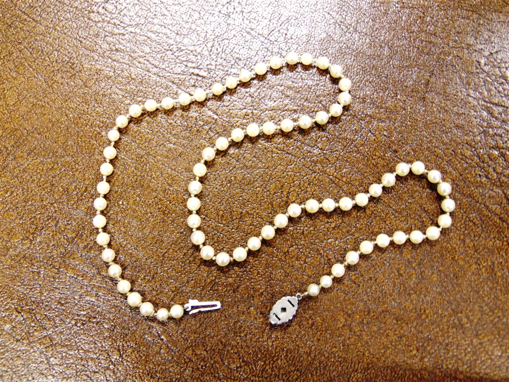 A UNIFORM ROW OF CULTURED PEARLS the seventy-three pearls of approximately 4-5mm diameter, to a