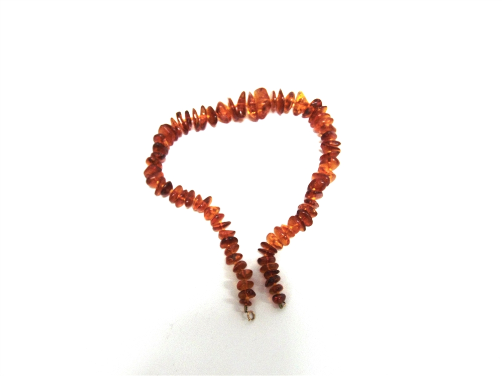 A GRADUATED ROW OF TUMBLED AMBER BEADS 49cm long, 54g gross - Image 7 of 12