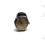 A MILITARY ISSUE GENTLEMAN'S STAINLESS STEEL WRISTWATCH screw back case inscribed with Arrow mark