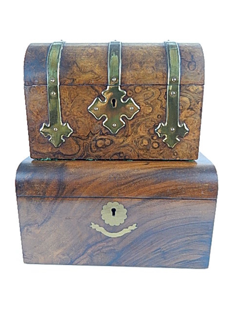 A VICTORIAN FIGURED WALNUT DOMED TOP TEA CADDY with gilt brass fittings in the Gothic style, 22cm