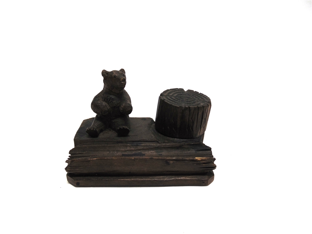 [TREEN] A BLACK FOREST DESK STAND with seated bear beside a tree trunk opening to inkwell, 13cm - Image 2 of 3