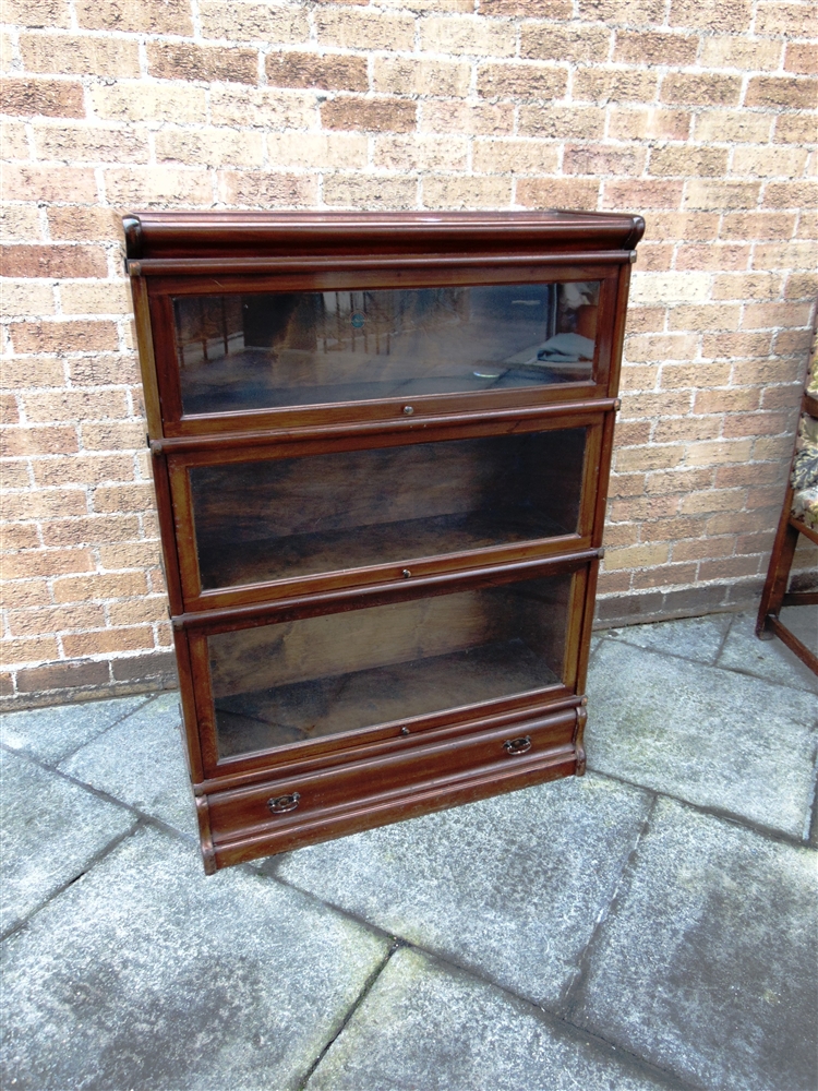 A THREE TIER MAHOGANY GLOBE WERNICKE SECTIONAL BOOKCASE fitted with drawer to base section, 86cm