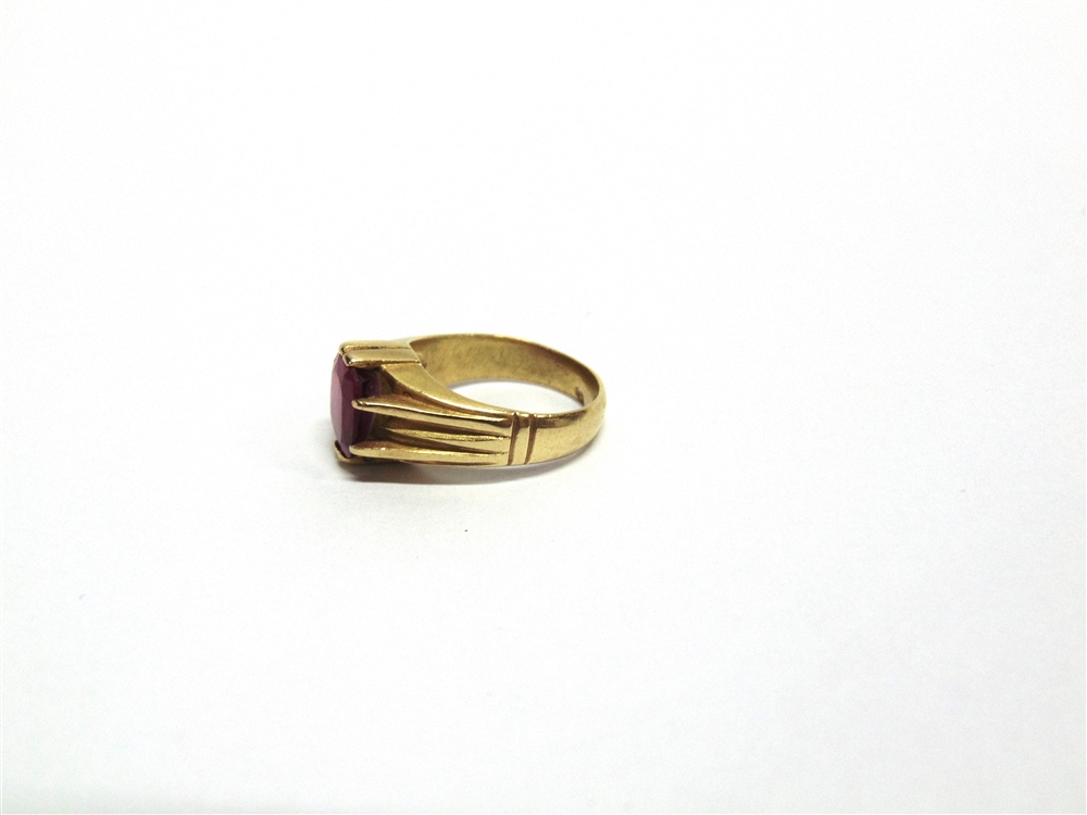 A SYNTHETIC RUBY SET RING with Egyptian marks to the outside of the shank, 6.6g gross - Image 3 of 3