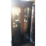 A VICTORIAN MAHOGANY MIRROR DOOR WARDROBE with moulded frieze above pair of arched mirrored doors