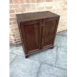 A MAHOGANY SIDE CABINET the rectangular top with reeded edge above pair of panelled doors on bracket