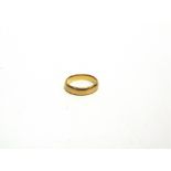 A 22 CARAT GOLD WEDDING RING 6.1g gross