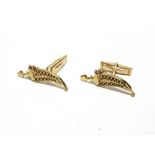 A PAIR OF CUFFLINKS IN THE FORM OF AN EASTERN DAGGER stamped ;14K', 11g gross