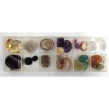 A QUANTITY OF UNMOUNTED STONES including a crested seal stone; a large citrine; and banded agate