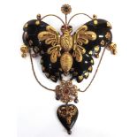 AN EARLY VICTORIAN TORTOISESHELL, GOLD AND STONE SET BUTTERFLY BROOCH circa 1840, with drops to