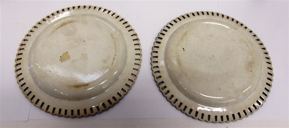 A PAIR OF DAVENPORT RIBBON PLATES transfer printed in the 'Chinoiserie High Bridge' pattern within - Image 2 of 2