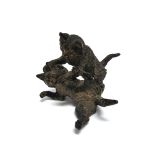 AN AUSTRIAN COLD PAINTED BRONZE GROUP modelled as two cats, approx. 7cm high