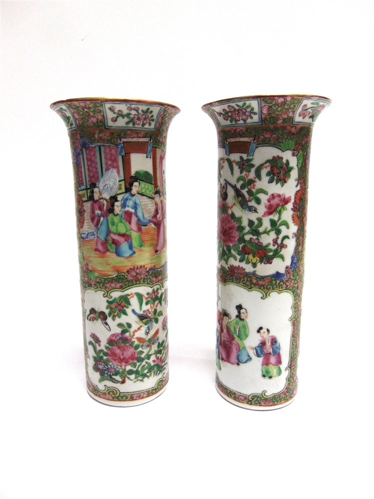 A PAIR OF CHINESE CANTON SLEEVE VASES with flared rims, decorated in the Famille Verte palette, 27cm - Image 3 of 3