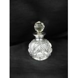 A CUT GLASS SCENT BOTTLE with a silver collar, London 1926, with stopper, 12.5cm high