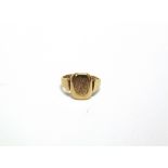 AN 18 CARAT GOLD SIGNET RING Birmingham 1925, finger size Q, 6.7g gross