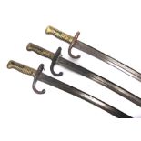 THREE FRENCH 1866 MODEL CHASSEPOT SWORD BAYONETS each with 57cm t-section steel blades, hooked