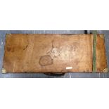 A LEATHER AND BRASS BOUND DOUBLE GUN CASE with initials 'W.W.', baize lined, 89cm long, 34cm wide,