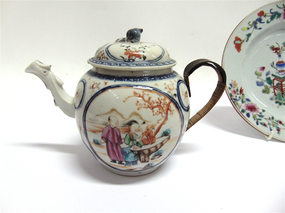 A 19TH CENTURY CHINESE PORCELAIN TEAPOT roundels decorated with a couple with child in mountainous - Image 4 of 5
