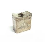 A DUTCH BOX with hinged concave cover, with handle, 3.4cm high, 22g gross