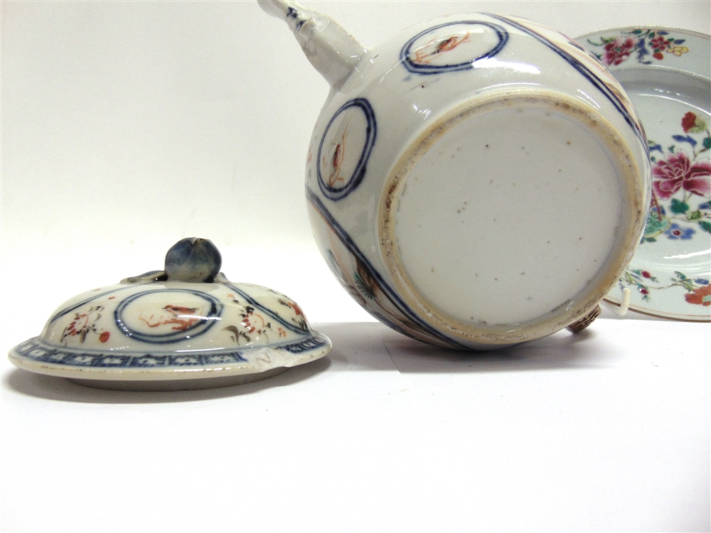 A 19TH CENTURY CHINESE PORCELAIN TEAPOT roundels decorated with a couple with child in mountainous - Image 5 of 5