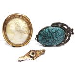 A VICTORIAN SHELL CAMEO BROOCH carved as a Bacchanalian female in profile, to an unmarked gold