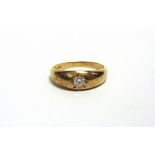 AN 18 CARAT GOLD SINGLE STONE DIAMOND GENTLEMAN'S RING the brilliant cut of approximately 0.2