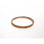 A 9 CARAT GOLD HOLLOW BANGLE plain design, 6mm wide, internal diameter 6.9cm, 8.6g gross