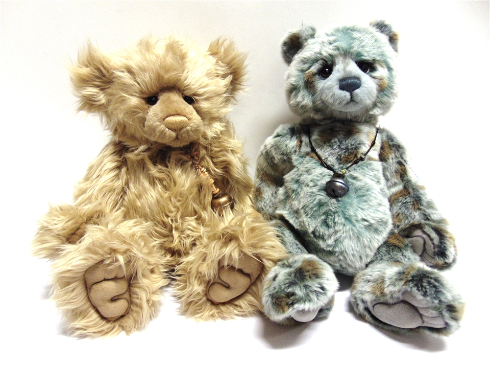 TWO CHARLIE BEARS COLLECTOR'S TEDDY BEARS comprising 'Alicia', 51cm high; and 'Treasure', limited