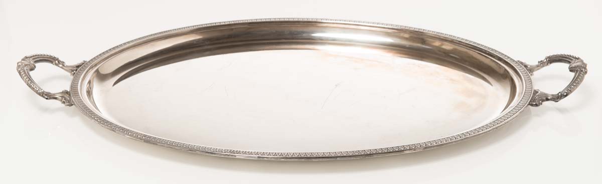 Vassoio ovale in argento con manici sagomati, Padova, XX sec.