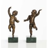 Coppia di sculture in bronzo a patina scura, “Putti”, XIX sec.