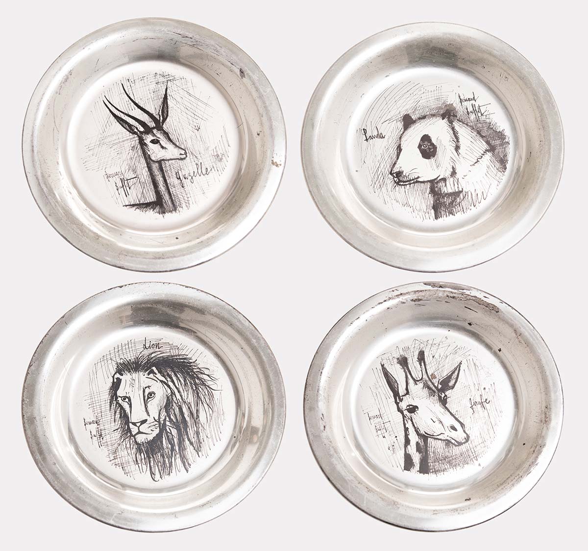 Quattro piatti in argento Sterling con ‘Animali Esotici’, su disegno di Bernard Buffet (1928–1999)