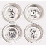 Quattro piatti in argento Sterling con ‘Animali Esotici’, su disegno di Bernard Buffet (1928–1999)