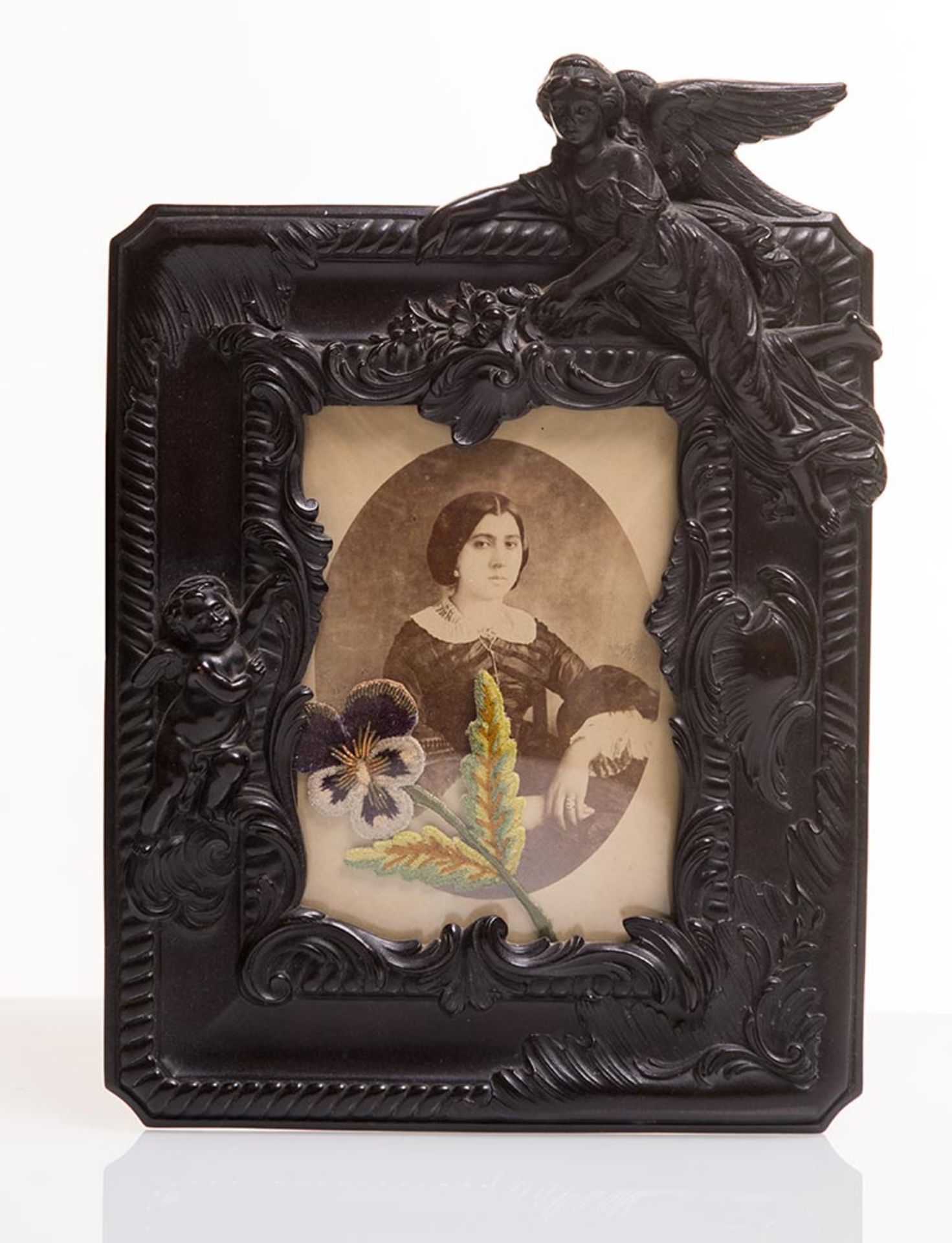 Cornice Vittoriana porta-foto in ebanite, Inghilterra, fine del XIX sec.