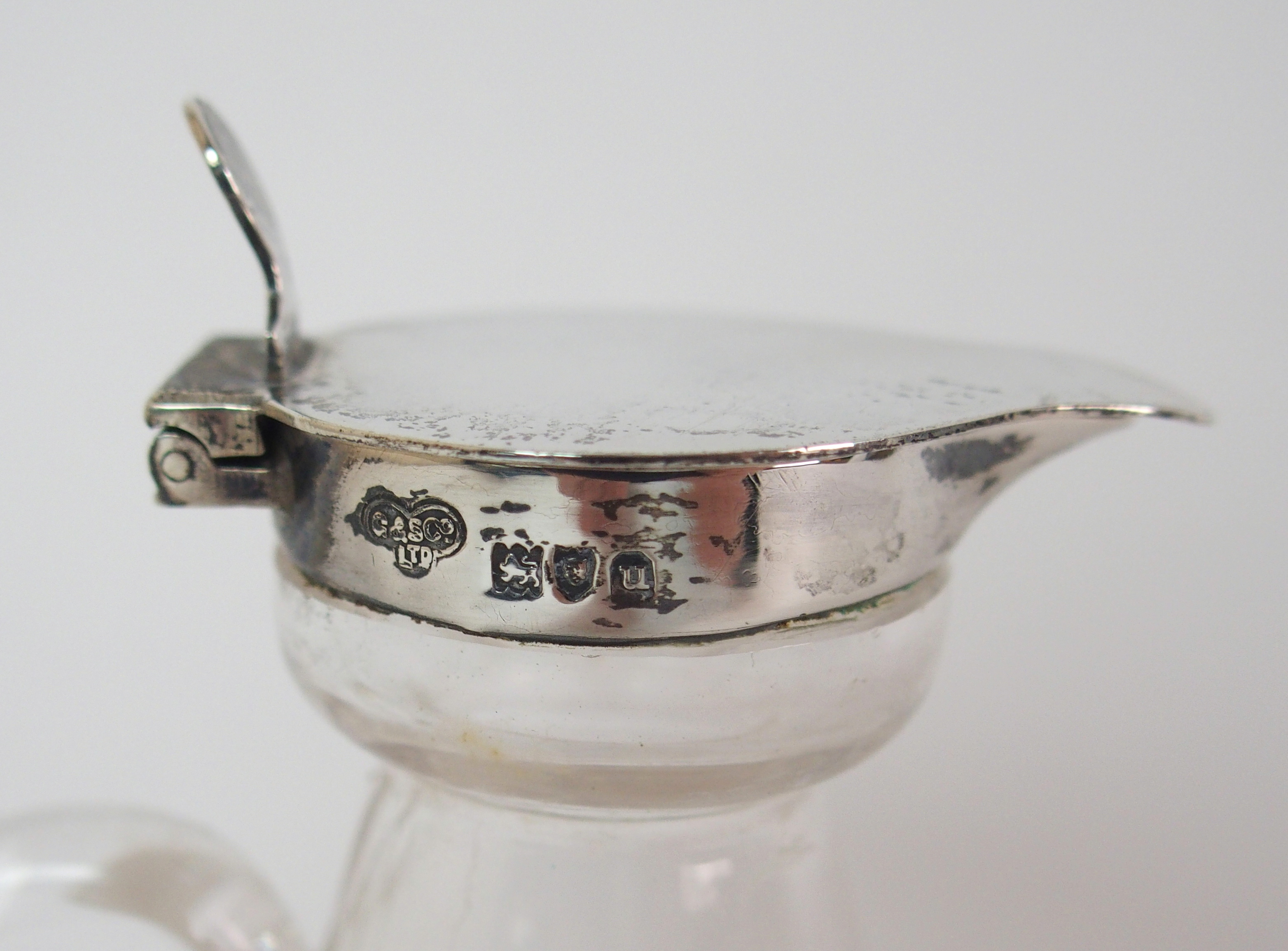 A silver topped whisky noggin by Goldsmiths and Silversmiths Co. Limited, London 1915, of conical - Image 2 of 7