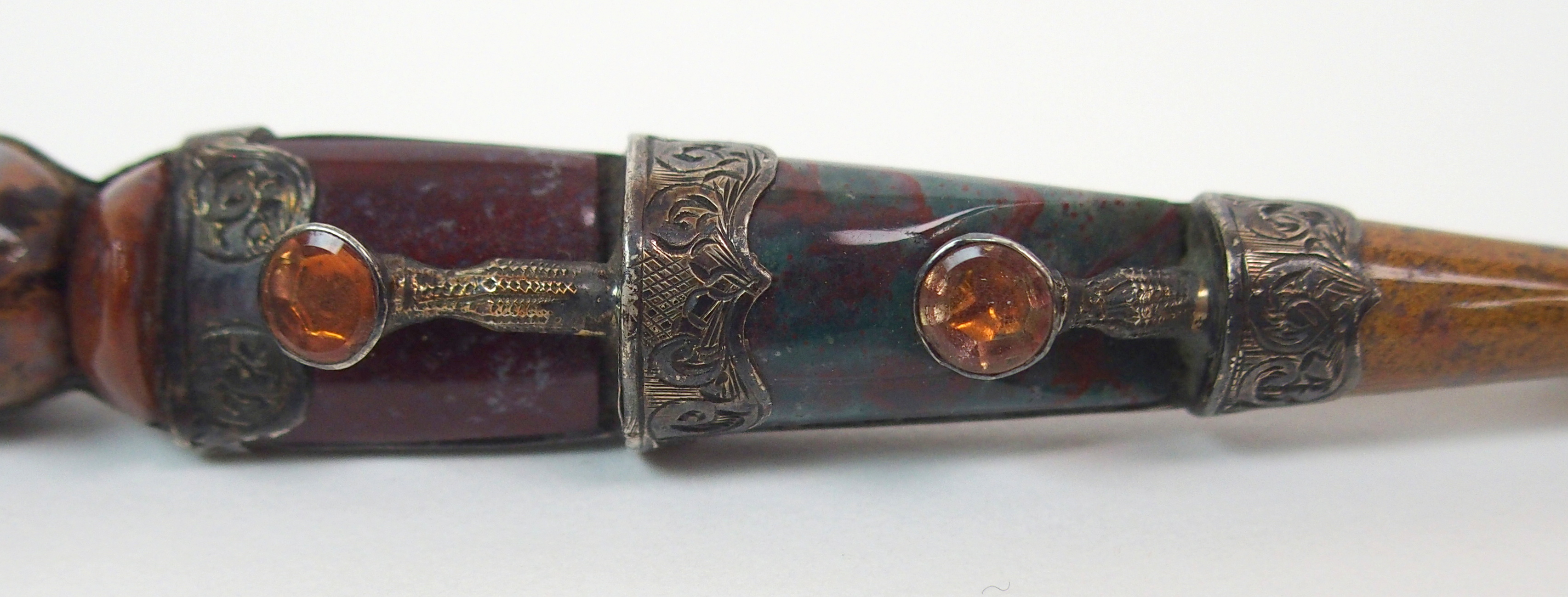 A Victorian Scottish agate kilt pin modelled as a dirk, with a white metal clan badge 'Iste Patriam, - Image 3 of 8