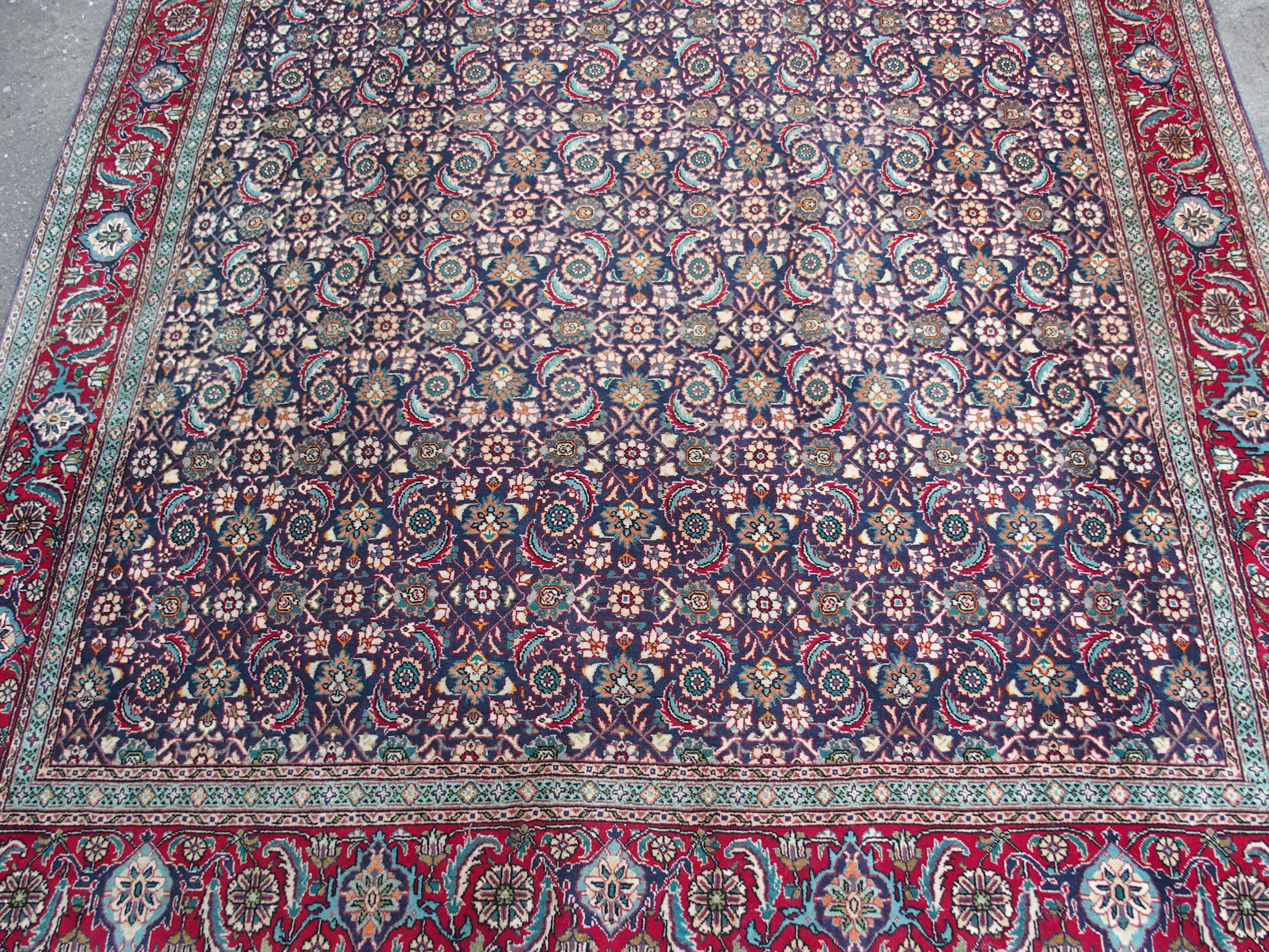 A HAMADAN BLUE GROUND RUG with allover design with red border, 188cm x 272cm Condition Report: - Image 2 of 6