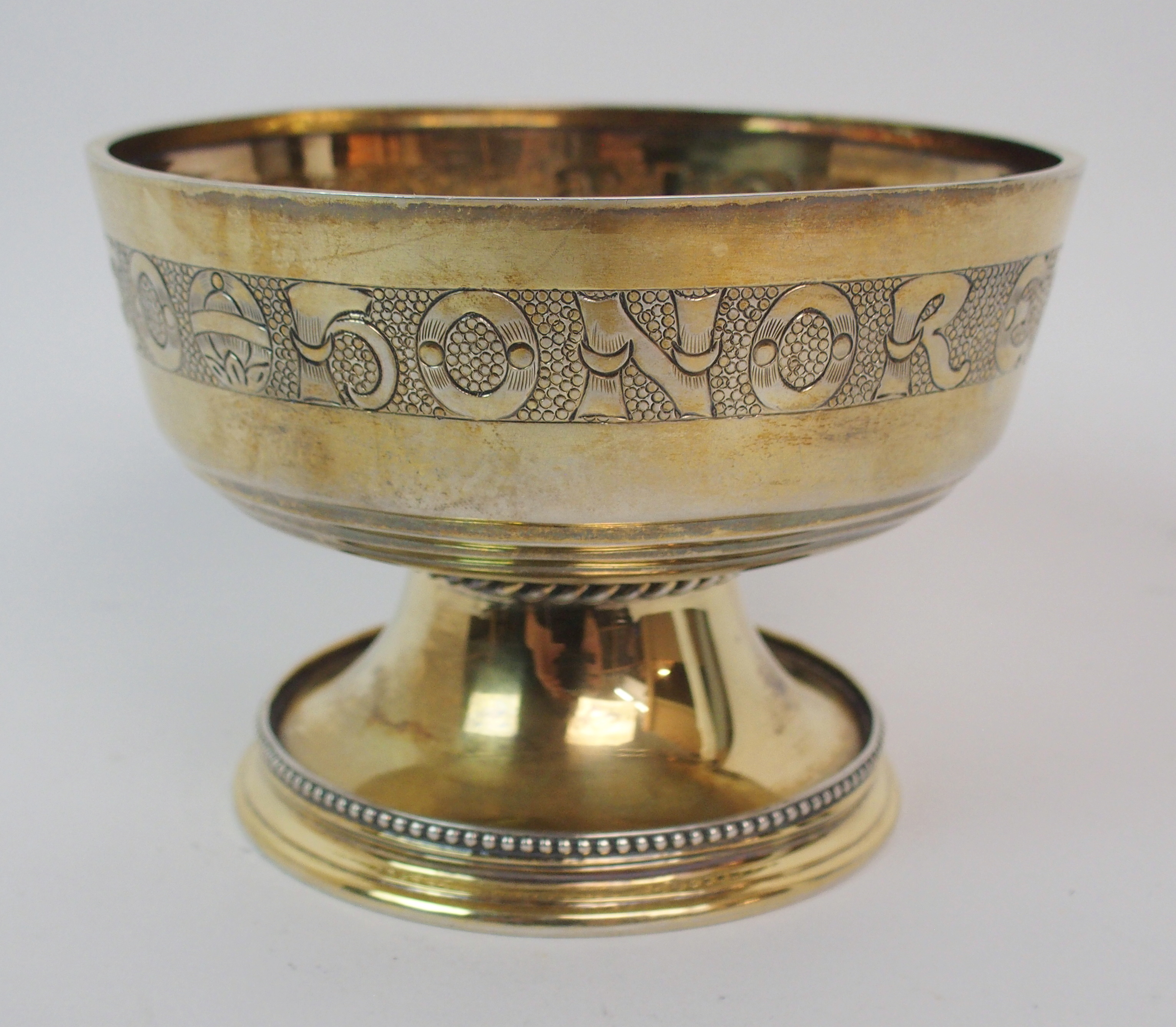 A SILVER GILT CHALICE by Hamilton and Inches, Edinburgh 1930, of circular form with "Sol Deo Honor - Image 4 of 9